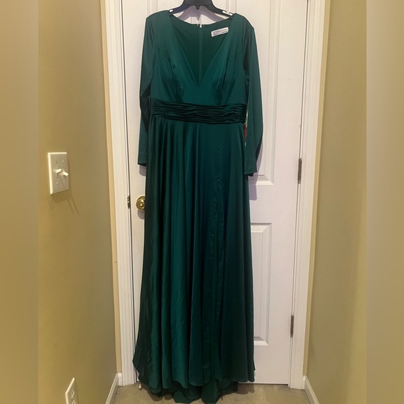 🌺Mac Duggal Gown - Picture 3 of 11